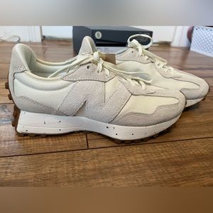 New Balance 327 Women’s Sneaker